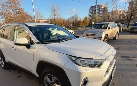 Toyota RAV4, 2020 год, 3 250 000 рублей, 2 фотография