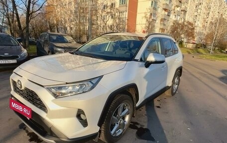 Toyota RAV4, 2020 год, 3 250 000 рублей, 8 фотография