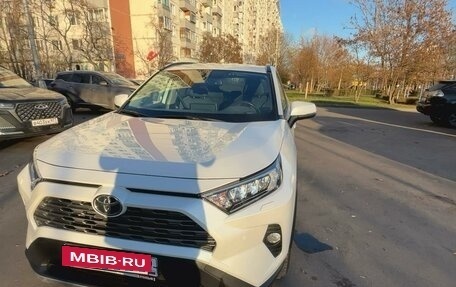 Toyota RAV4, 2020 год, 3 250 000 рублей, 9 фотография