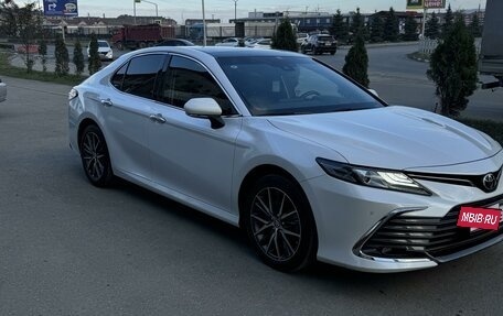 Toyota Camry, 2022 год, 3 850 000 рублей, 2 фотография