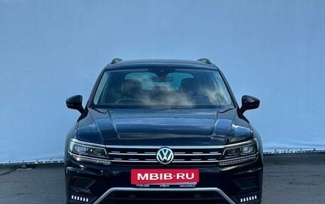 Volkswagen Tiguan II, 2019 год, 2 500 000 рублей, 2 фотография