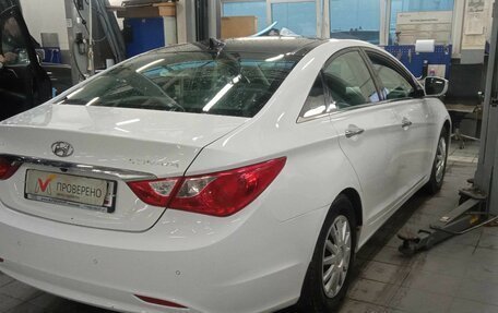 Hyundai Sonata VI, 2011 год, 1 150 000 рублей, 3 фотография