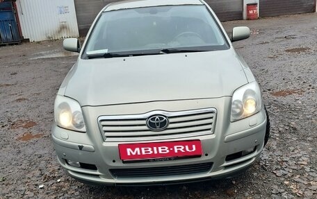 Toyota Avensis III рестайлинг, 2004 год, 645 000 рублей, 1 фотография