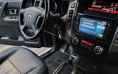 Mitsubishi Pajero IV, 2015 год, 3 899 000 рублей, 25 фотография