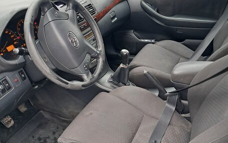 Toyota Avensis III рестайлинг, 2004 год, 645 000 рублей, 4 фотография