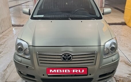 Toyota Avensis III рестайлинг, 2004 год, 645 000 рублей, 3 фотография