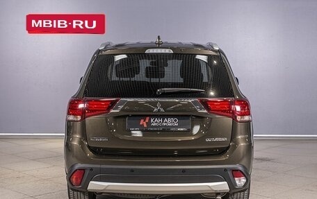 Mitsubishi Outlander III рестайлинг 3, 2018 год, 2 085 200 рублей, 10 фотография