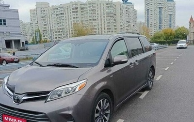 Toyota Sienna III, 2018 год, 2 850 000 рублей, 1 фотография