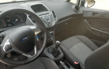 Ford Fiesta, 2015 год, 850 000 рублей, 2 фотография