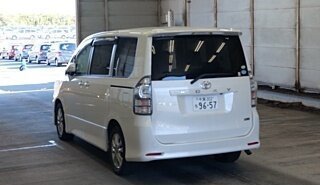 Toyota Voxy II, 2010 год, 2 060 000 рублей, 3 фотография