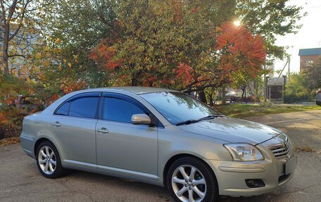 Toyota Avensis III рестайлинг, 2006 год, 930 000 рублей, 1 фотография