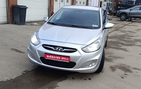 Hyundai Solaris II рестайлинг, 2013 год, 830 000 рублей, 1 фотография