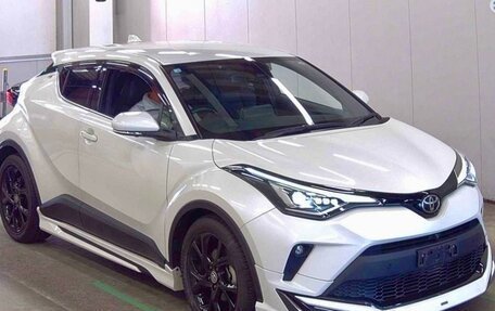 Toyota C-HR I рестайлинг, 2020 год, 2 580 000 рублей, 10 фотография