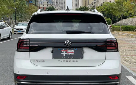 Volkswagen T-Cross I, 2021 год, 1 740 000 рублей, 6 фотография