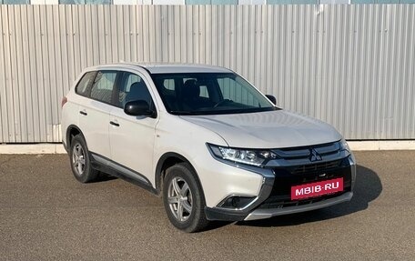 Mitsubishi Outlander III рестайлинг 3, 2017 год, 2 020 000 рублей, 3 фотография