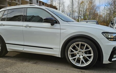 Volkswagen Tiguan II, 2018 год, 3 480 000 рублей, 1 фотография