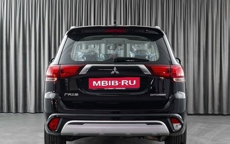 Mitsubishi Outlander III рестайлинг 3, 2022 год, 3 810 000 рублей, 4 фотография