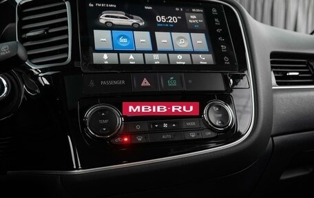 Mitsubishi Outlander III рестайлинг 3, 2022 год, 3 810 000 рублей, 16 фотография