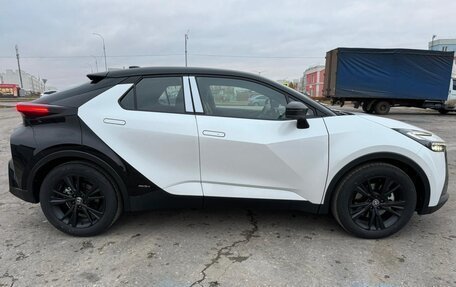 Toyota C-HR, 2024 год, 5 700 000 рублей, 4 фотография