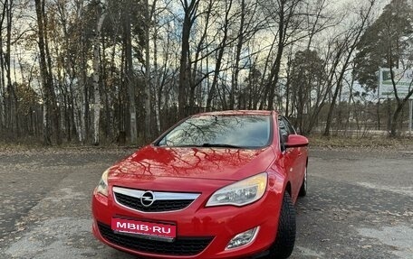 Opel Astra J, 2012 год, 890 000 рублей, 1 фотография