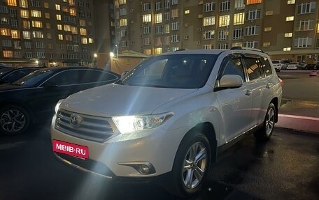 Toyota Highlander III, 2011 год, 2 790 000 рублей, 2 фотография