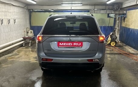 Mitsubishi Outlander III рестайлинг 3, 2012 год, 1 820 000 рублей, 2 фотография