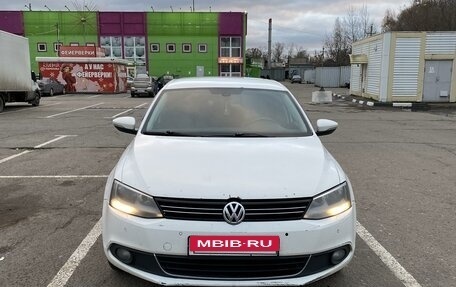 Volkswagen Jetta VI, 2013 год, 940 000 рублей, 3 фотография