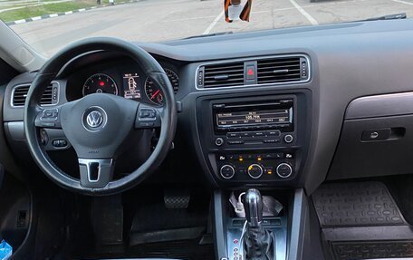 Volkswagen Jetta VI, 2013 год, 940 000 рублей, 11 фотография