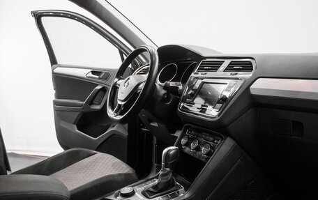 Volkswagen Tiguan II, 2018 год, 2 409 000 рублей, 10 фотография