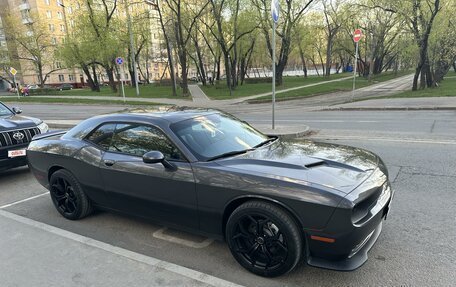 Dodge Challenger III рестайлинг 2, 2019 год, 3 950 000 рублей, 2 фотография