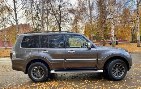 Mitsubishi Pajero IV, 2017 год, 3 490 000 рублей, 3 фотография