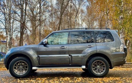 Mitsubishi Pajero IV, 2017 год, 3 490 000 рублей, 10 фотография