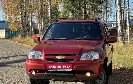 Chevrolet Niva I рестайлинг, 2012 год, 520 000 рублей, 2 фотография