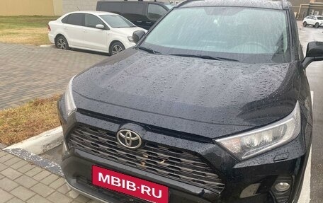 Toyota RAV4, 2021 год, 3 650 000 рублей, 1 фотография