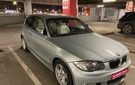 BMW 1 серия, 2008 год, 860 000 рублей, 1 фотография