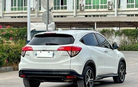 Honda Vezel, 2020 год, 1 820 000 рублей, 6 фотография