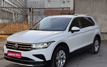 Volkswagen Tiguan II, 2021 год, 4 300 000 рублей, 1 фотография