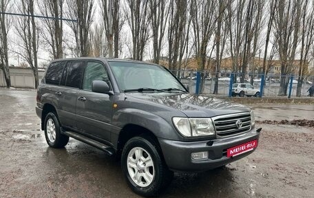 Toyota Land Cruiser 100 рестайлинг 2, 2003 год, 2 850 000 рублей, 2 фотография