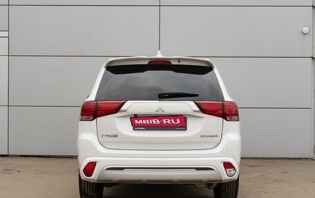 Mitsubishi Outlander III рестайлинг 3, 2022 год, 3 299 000 рублей, 4 фотография