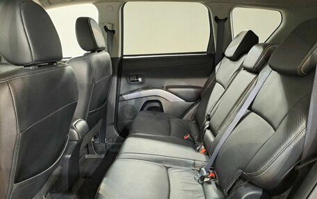 Mitsubishi Outlander III рестайлинг 3, 2012 год, 1 900 000 рублей, 17 фотография