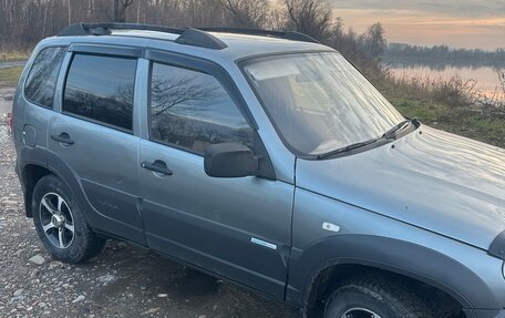 Chevrolet Niva I рестайлинг, 2011 год, 515 000 рублей, 3 фотография