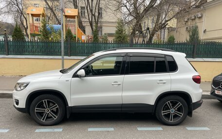 Volkswagen Tiguan I, 2016 год, 1 690 000 рублей, 2 фотография