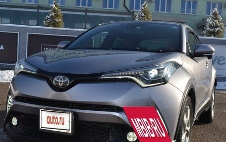 Toyota C-HR I рестайлинг, 2017 год, 2 300 000 рублей, 2 фотография