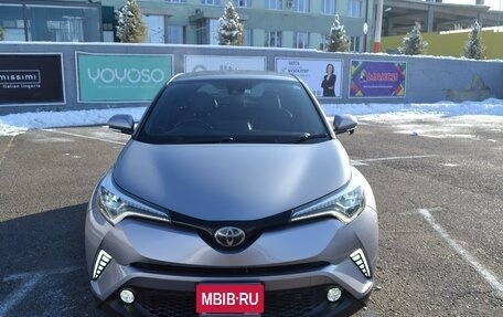 Toyota C-HR I рестайлинг, 2017 год, 2 300 000 рублей, 4 фотография