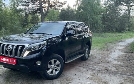 Toyota Land Cruiser Prado 150 рестайлинг 2, 2014 год, 3 700 000 рублей, 3 фотография