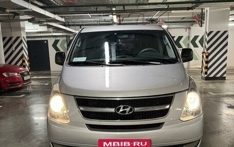 Hyundai Grand Starex Grand Starex I рестайлинг 2, 2008 год, 1 070 000 рублей, 2 фотография