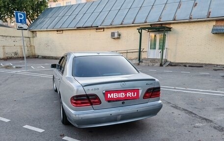 Mercedes-Benz E-Класс, 1999 год, 910 000 рублей, 4 фотография