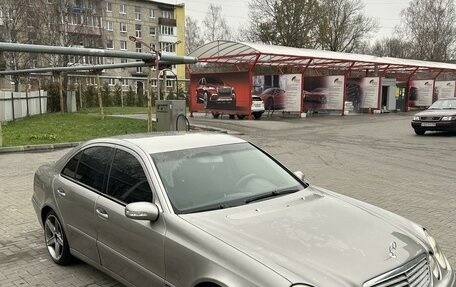 Mercedes-Benz E-Класс, 2004 год, 800 000 рублей, 1 фотография