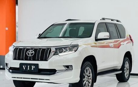 Toyota Land Cruiser Prado 150 рестайлинг 2, 2021 год, 3 000 000 рублей, 1 фотография