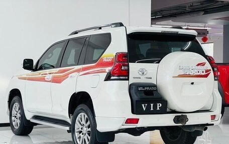 Toyota Land Cruiser Prado 150 рестайлинг 2, 2021 год, 3 000 000 рублей, 7 фотография